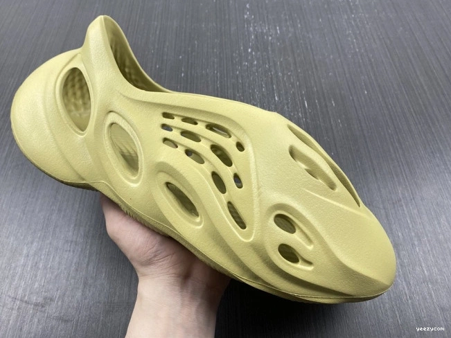 RNNR Adidas Yeezy Foam GV6775 Sulfur 0906